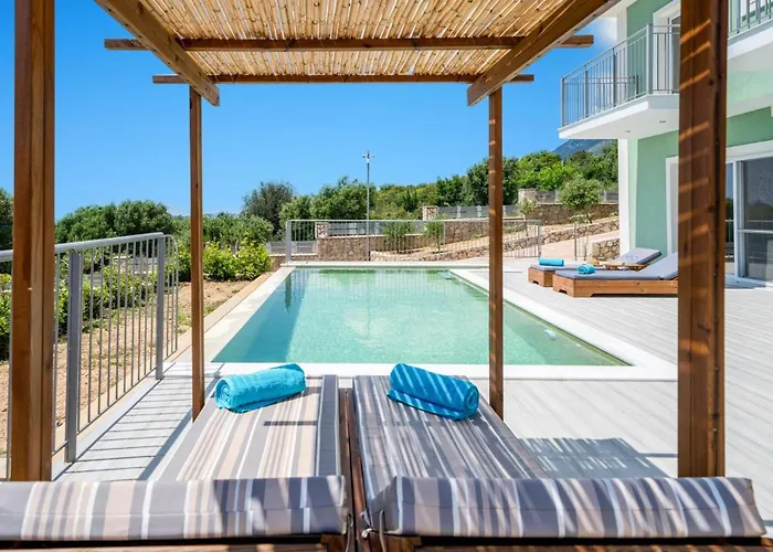 Prasino By * Plateies